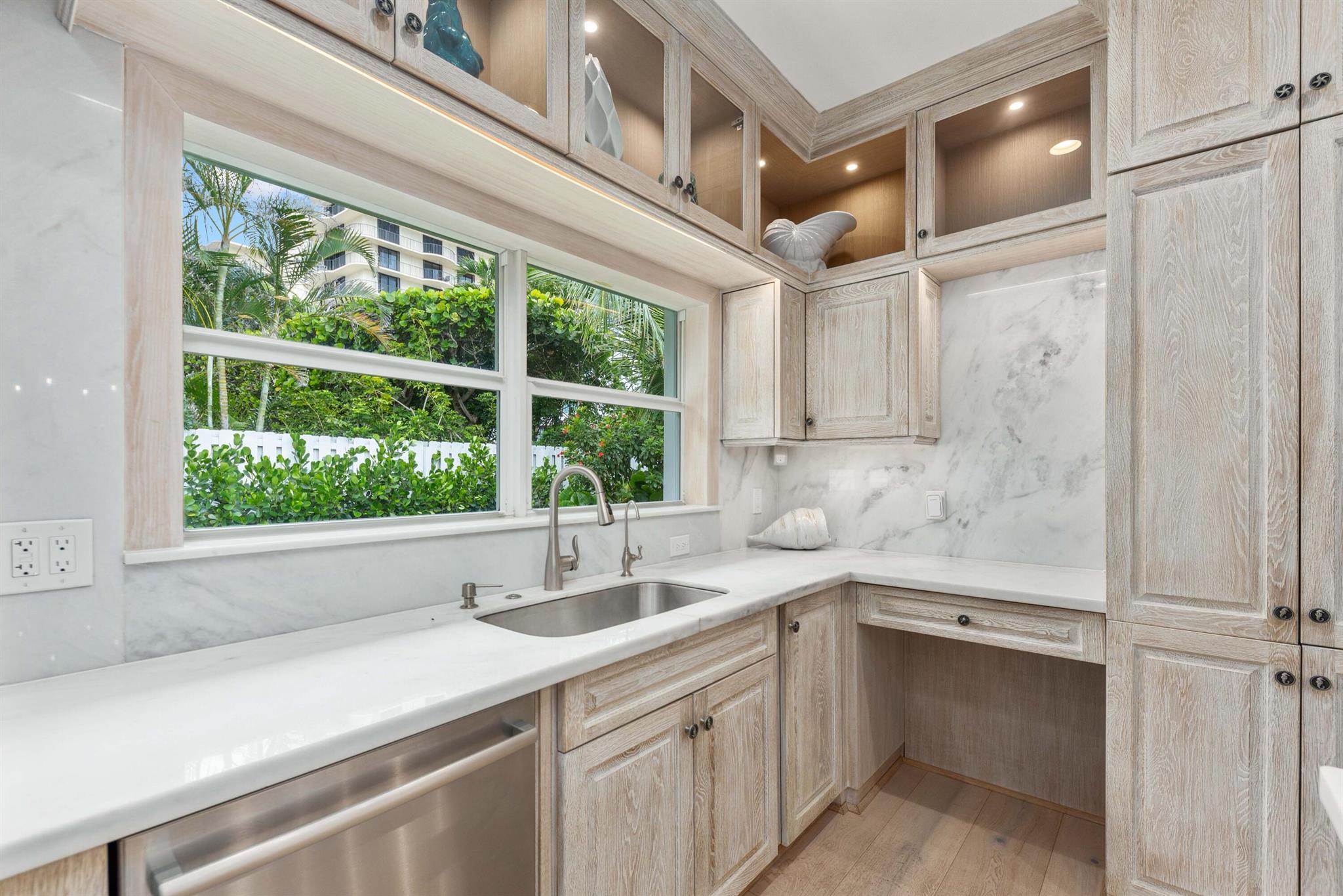 JUPITER INLET COLONY - Residential