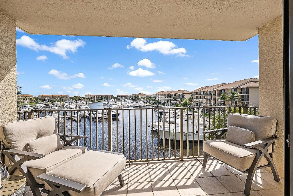 Photo of 1601 Marina Isle Way #402, Jupiter, FL 33477 (MLS # R11133161)