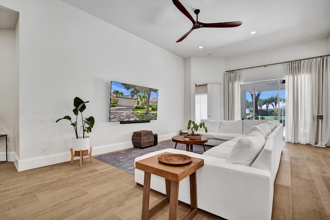 VILLAGEWALK OF WELLINGTON 5 - Residential