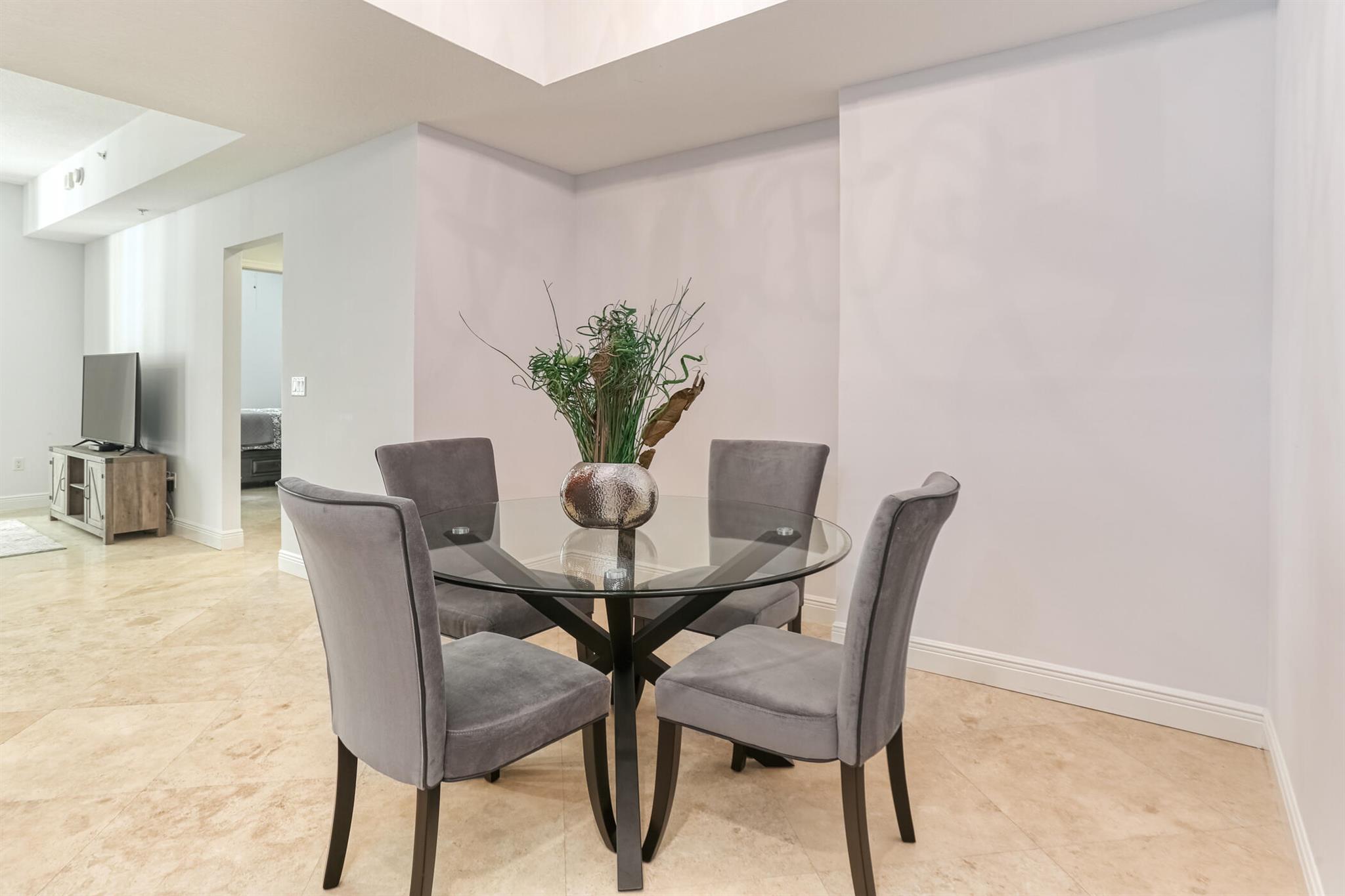 701 S Olive Avenue 805