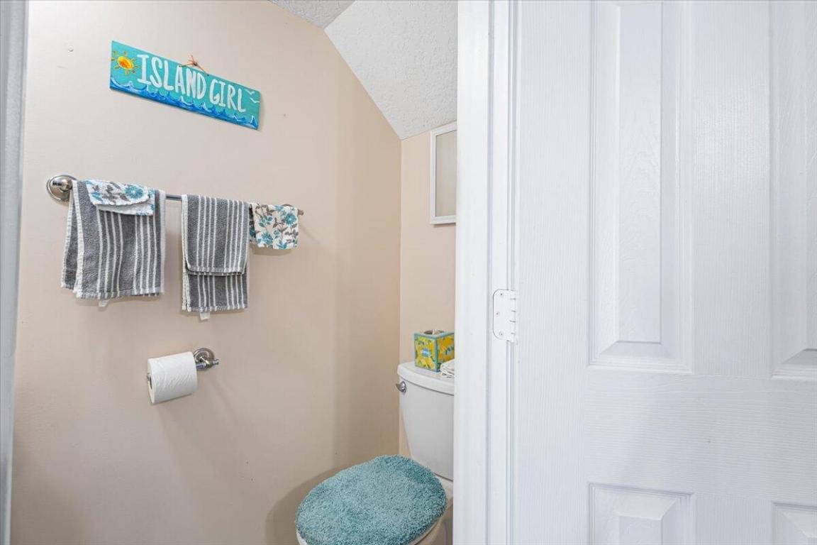 LA ENTRADA DEL MAR CONDOMINIUM - Residential