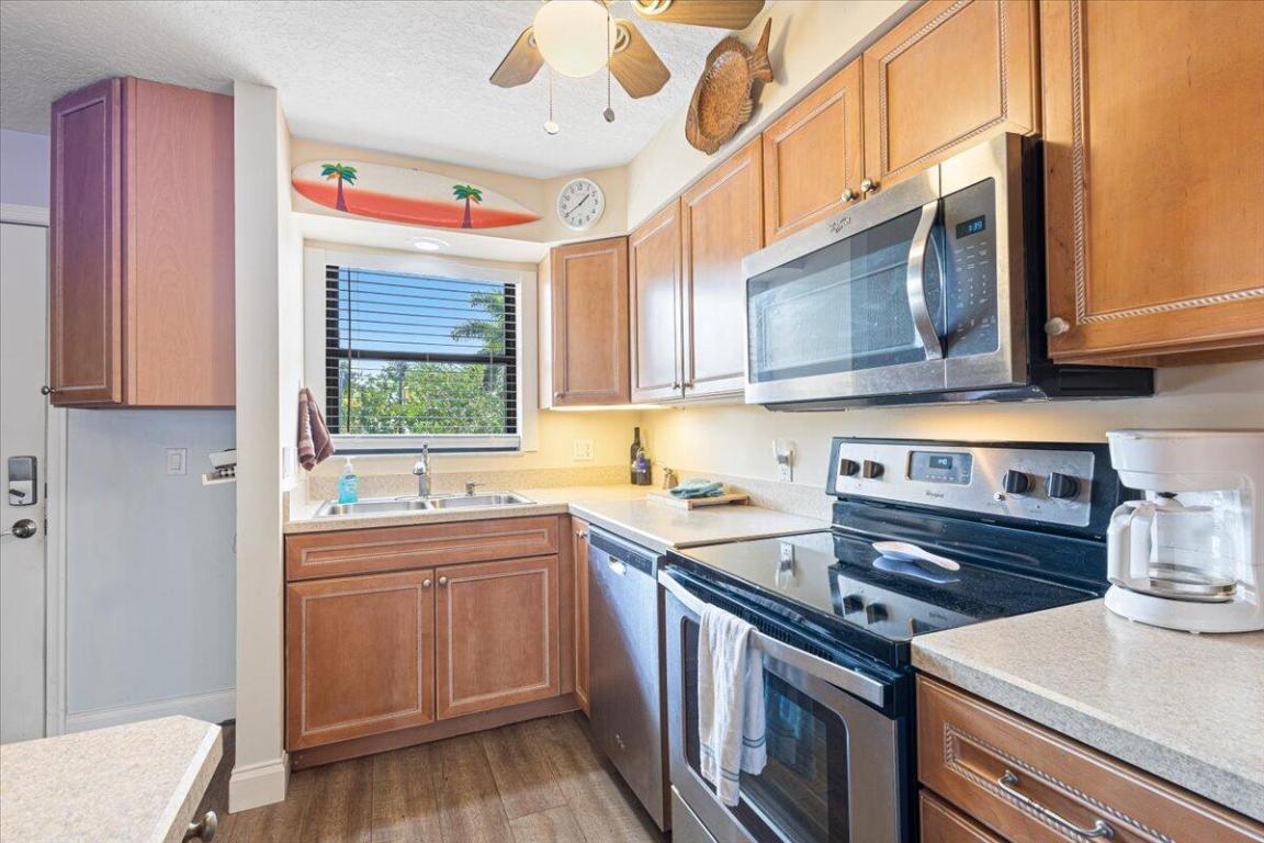 LA ENTRADA DEL MAR CONDOMINIUM - Residential