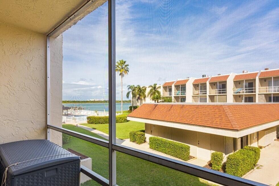 LA ENTRADA DEL MAR CONDOM - Residential