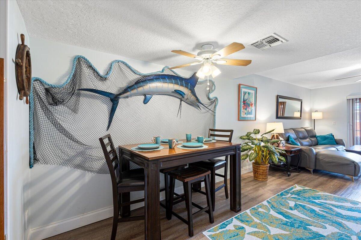 LA ENTRADA DEL MAR CONDOM - Residential