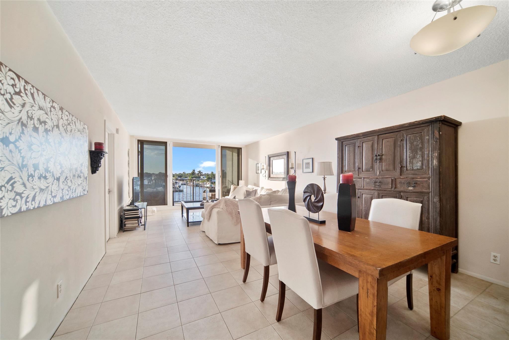 521 N Riverside Drive 304