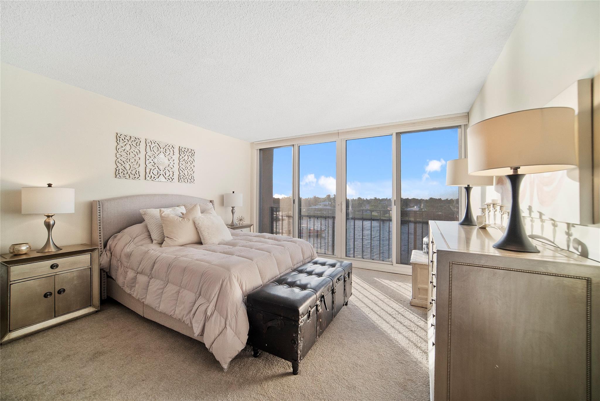 521 N Riverside Drive 304