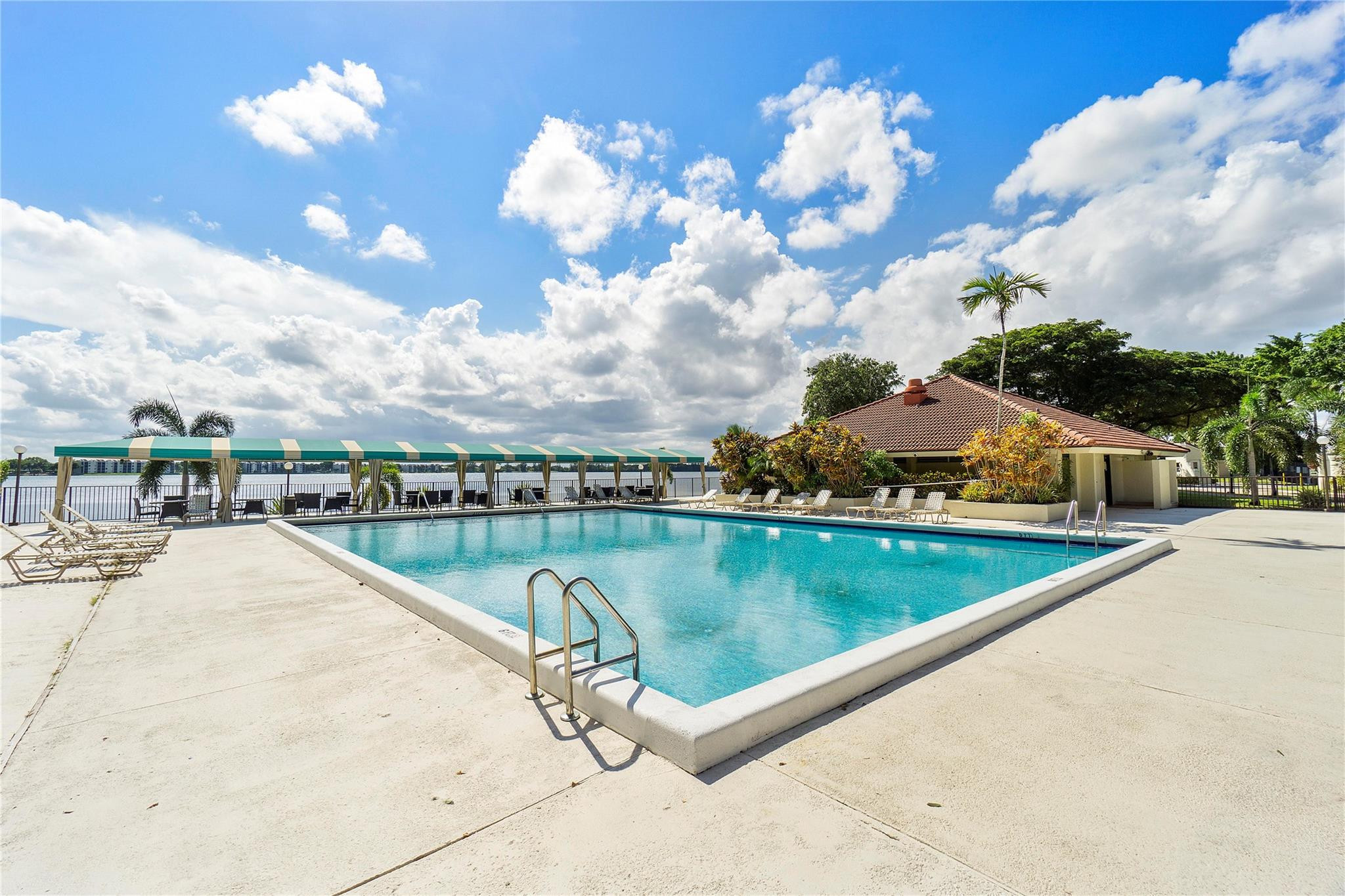 Lake Emerald - Residential