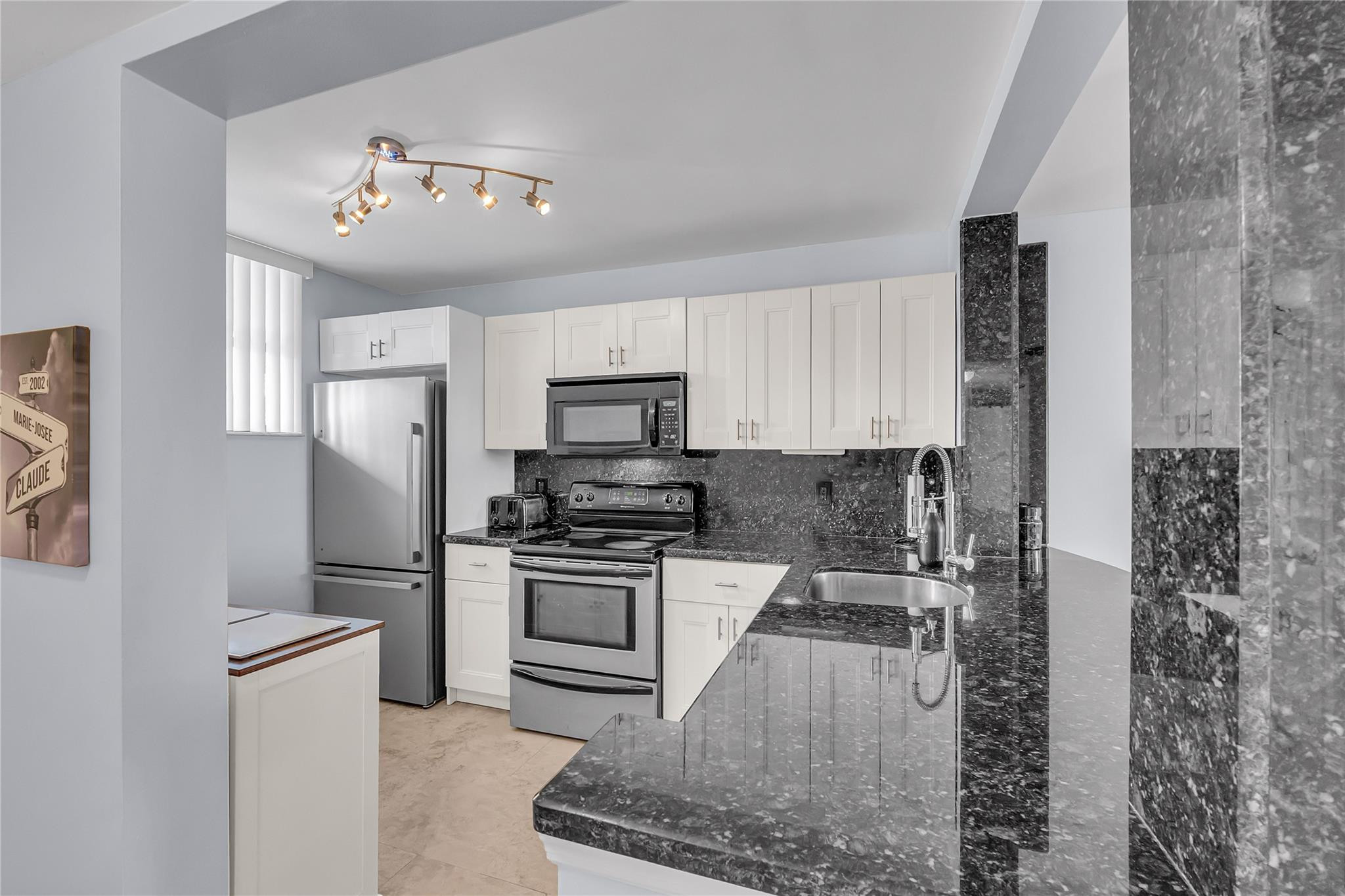 Lake Emerald - Residential