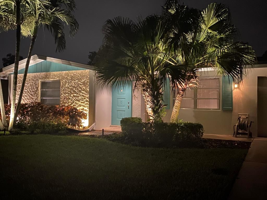 Photo of 553 Riverside Drive, Palm Beach Gardens, FL 33410 (MLS # R10854783)