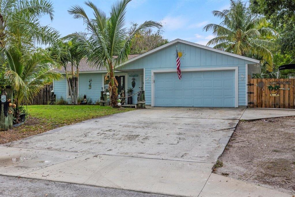 Photo of 3095 SE Ellendale Street, Stuart, FL 34997 (MLS # R10983596)