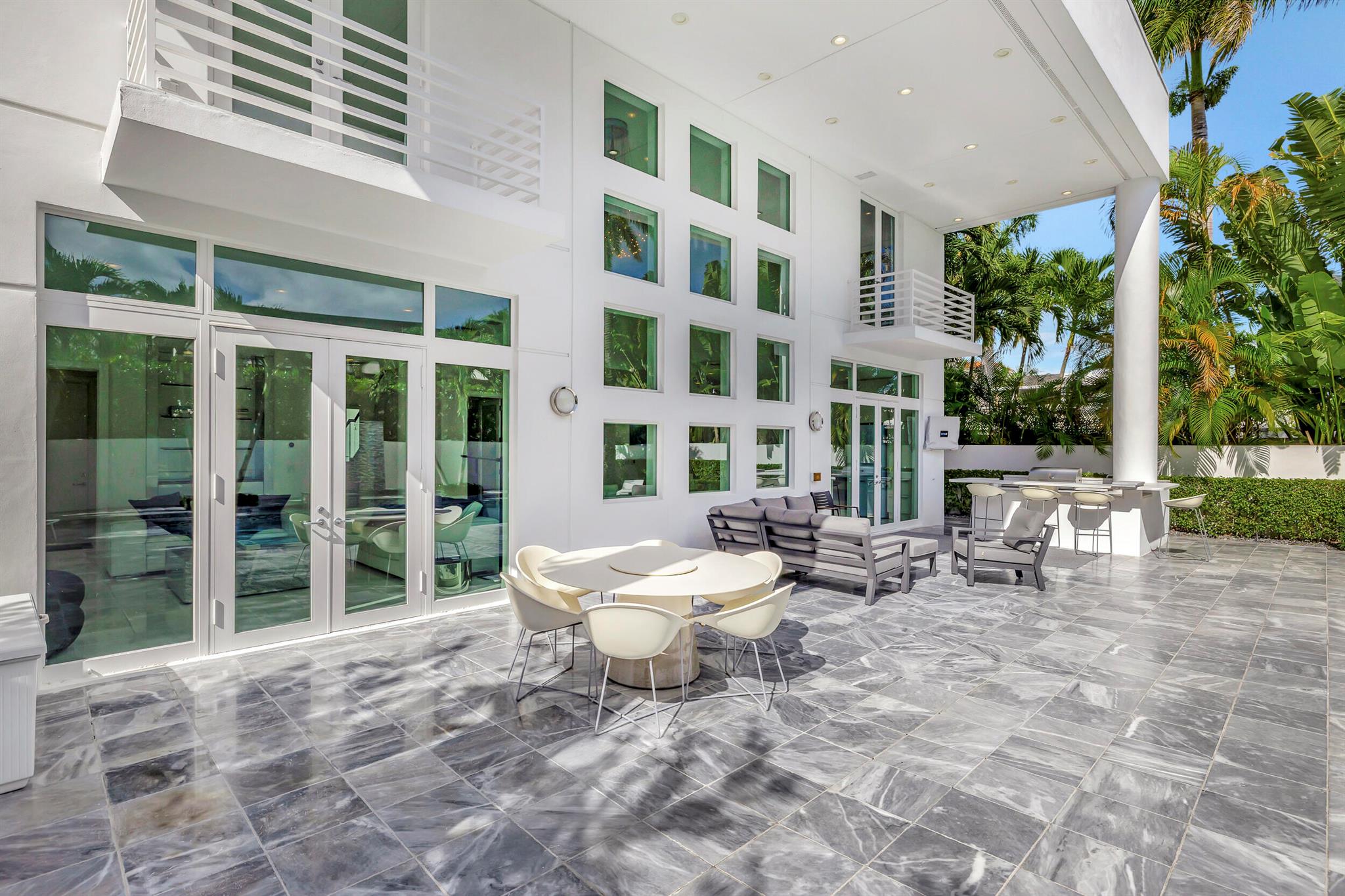 KINGS COURT - Residential