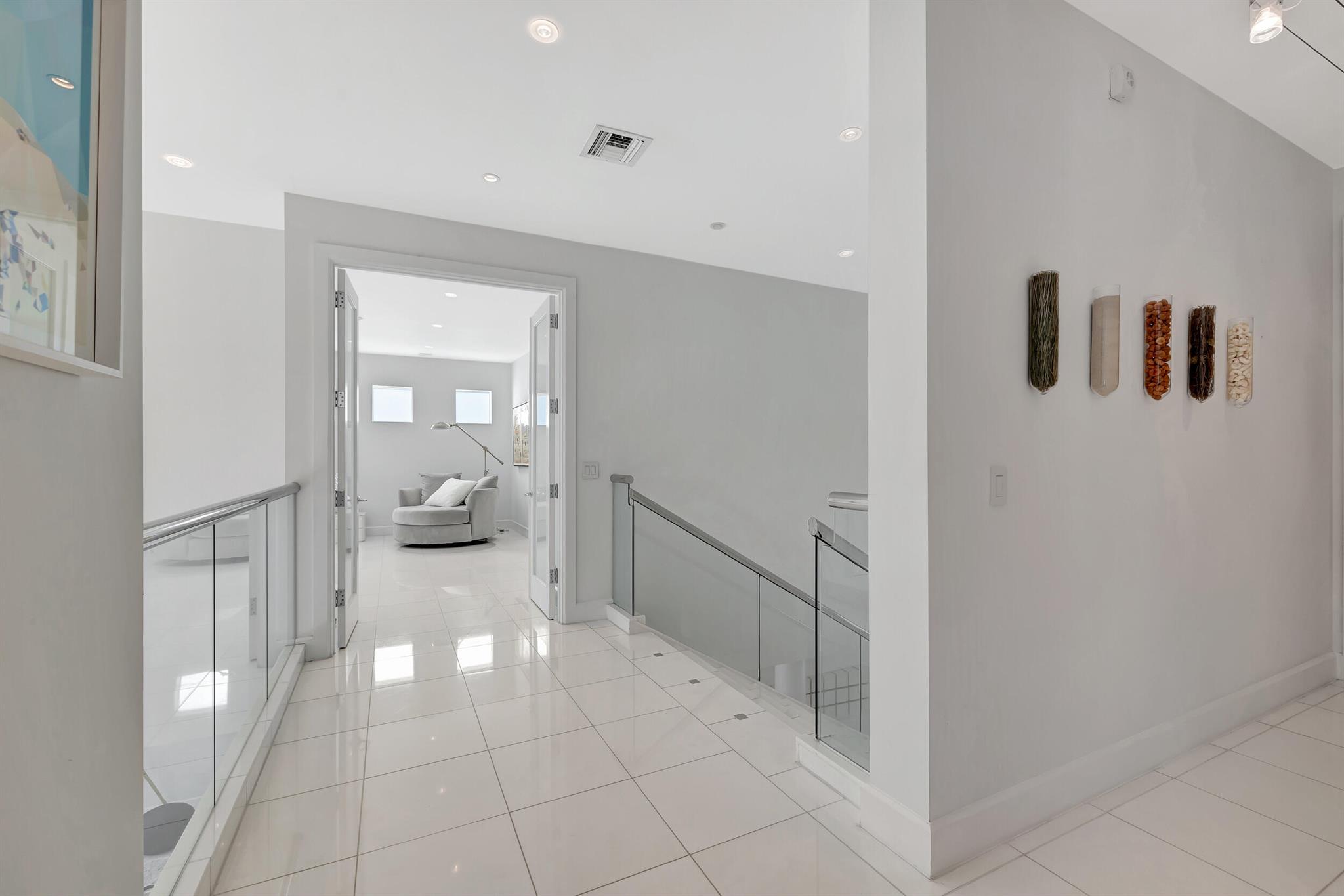 KINGS COURT - Residential