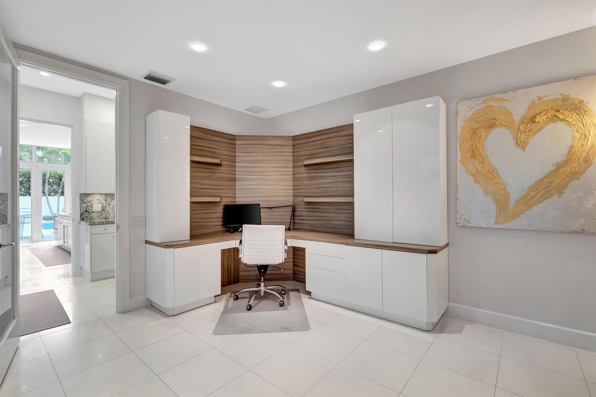 KINGS COURT - Residential