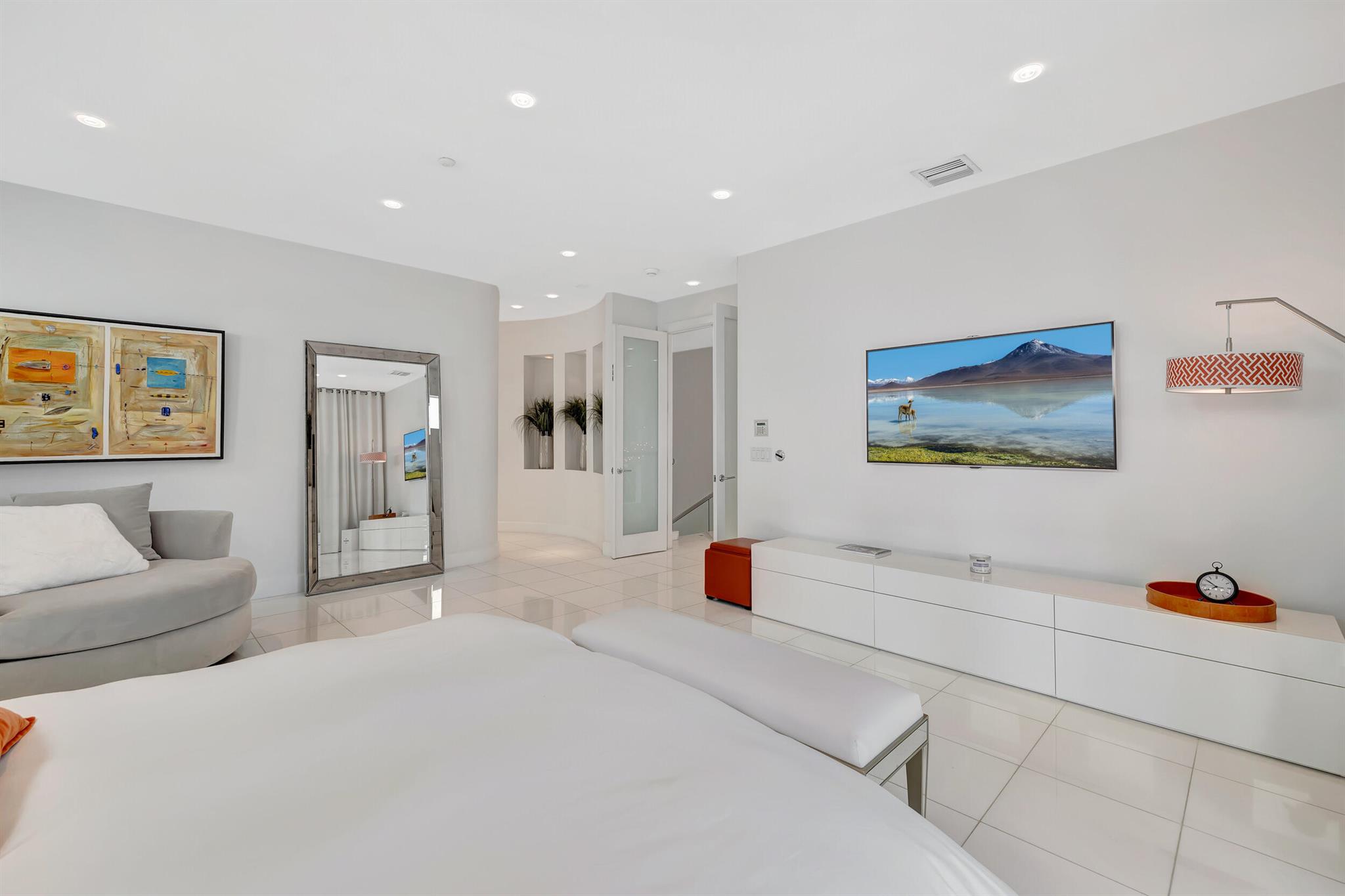 KINGS COURT - Residential