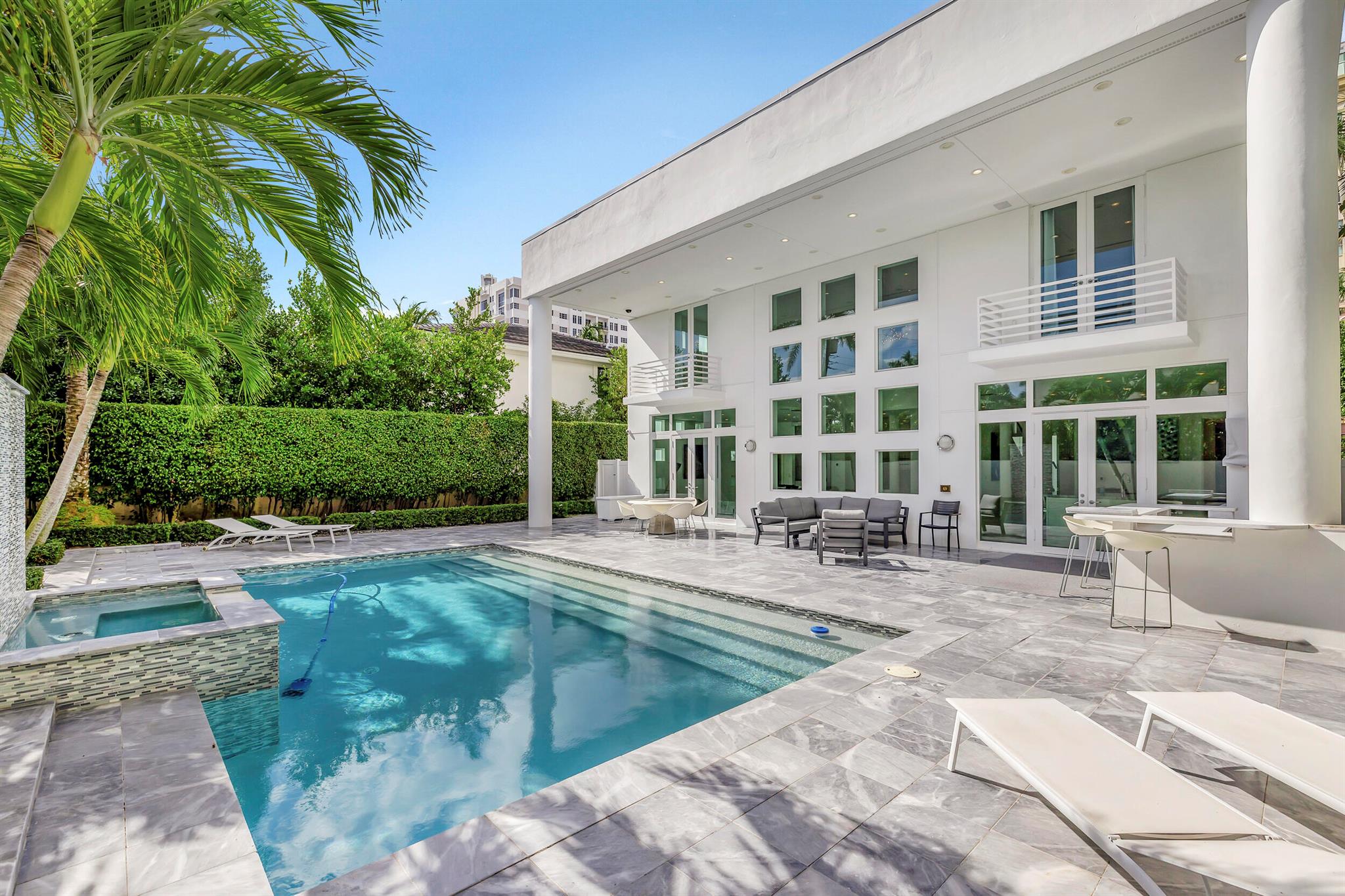 KINGS COURT - Residential