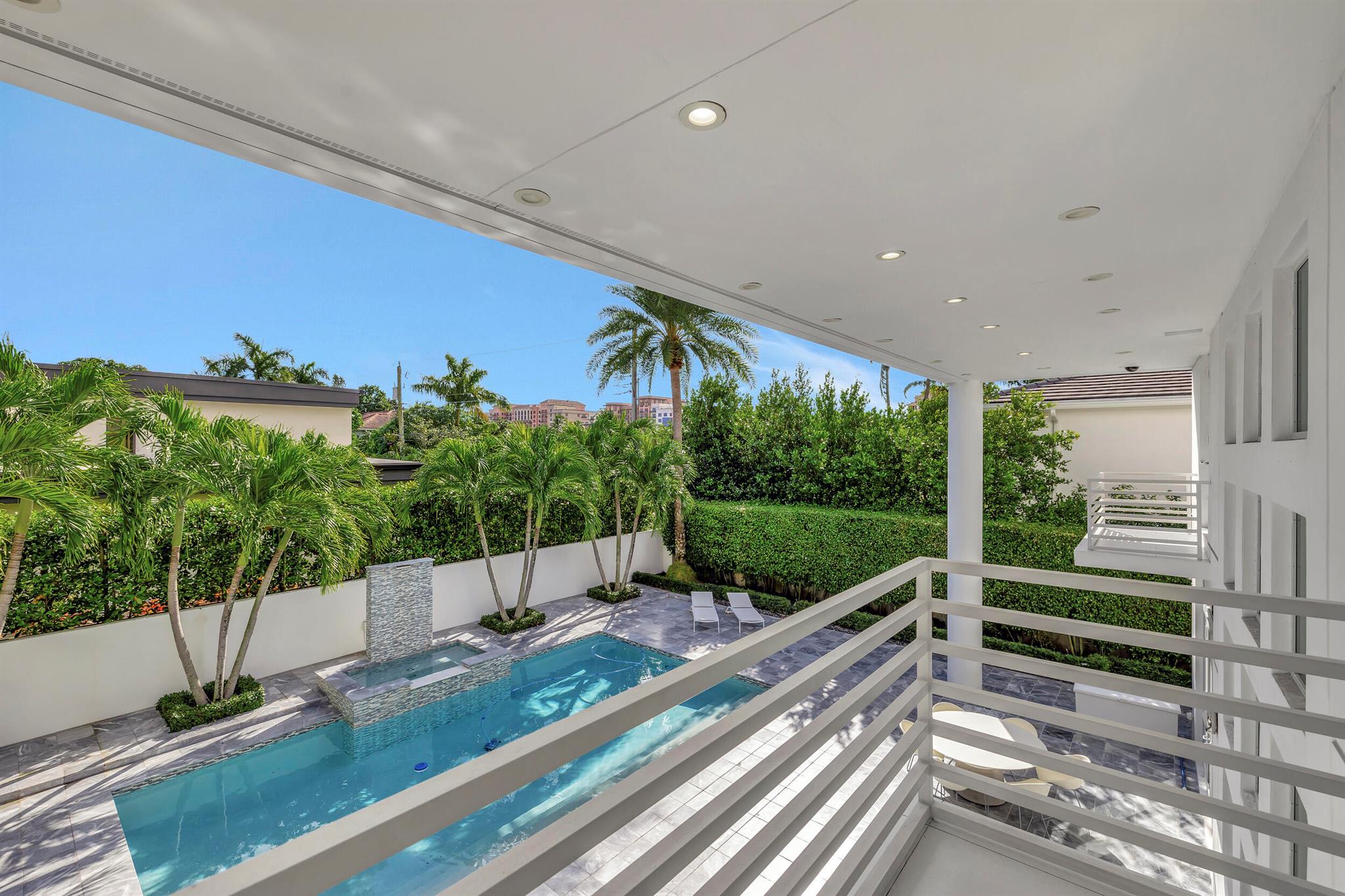 KINGS COURT - Residential