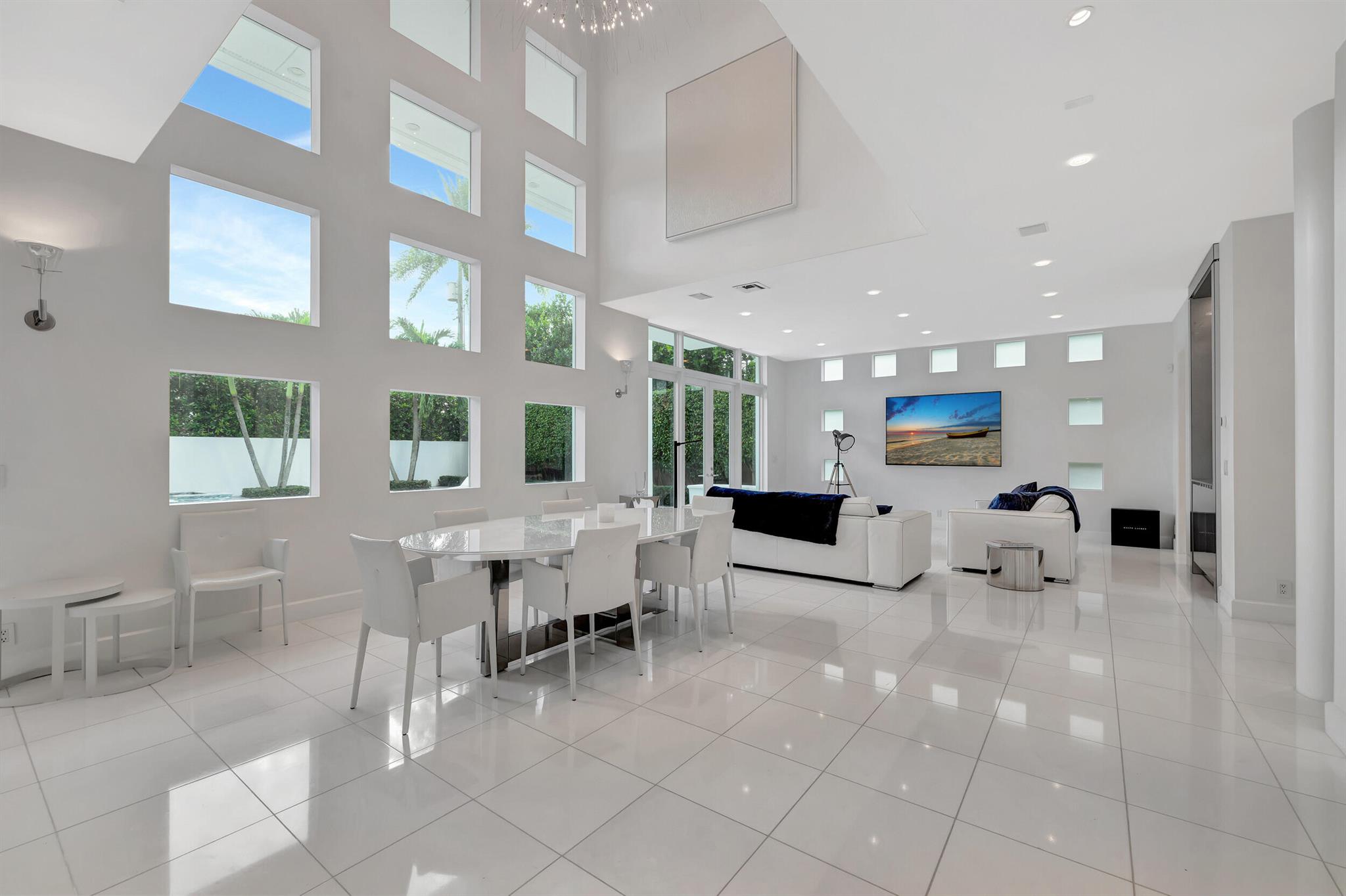 KINGS COURT - Residential