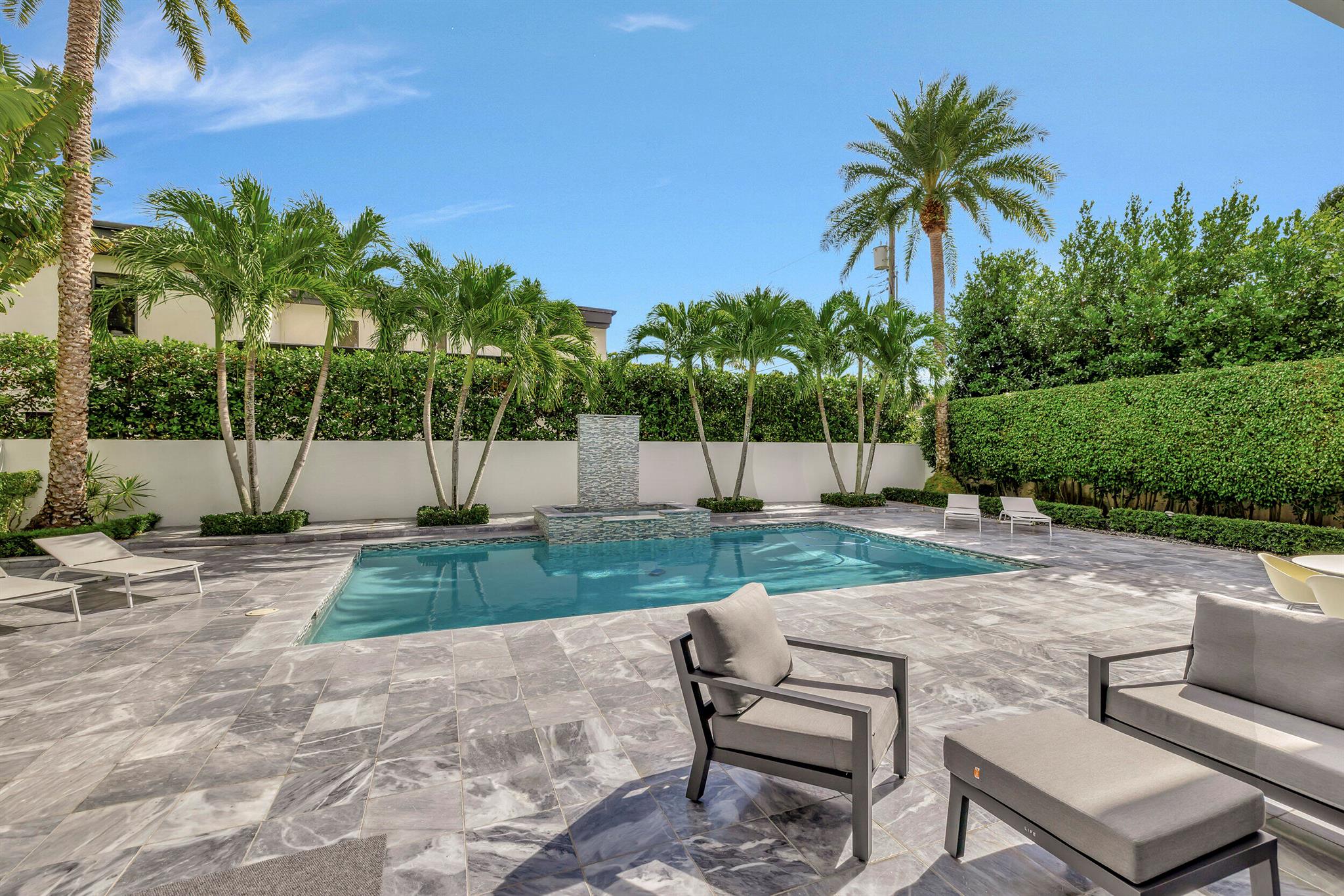 KINGS COURT - Residential