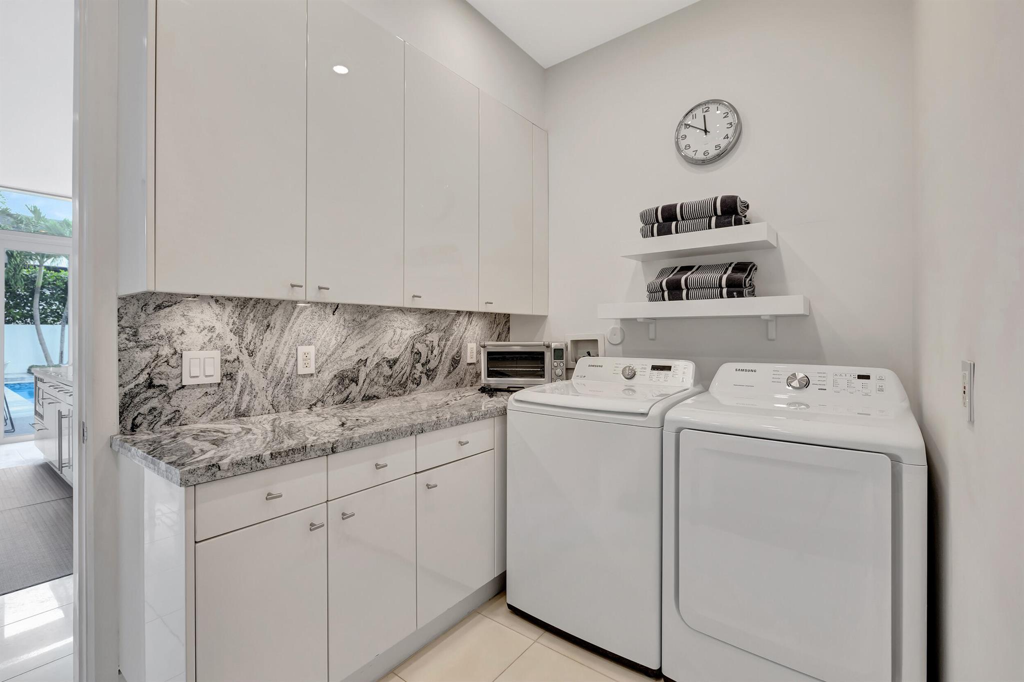 KINGS COURT - Residential