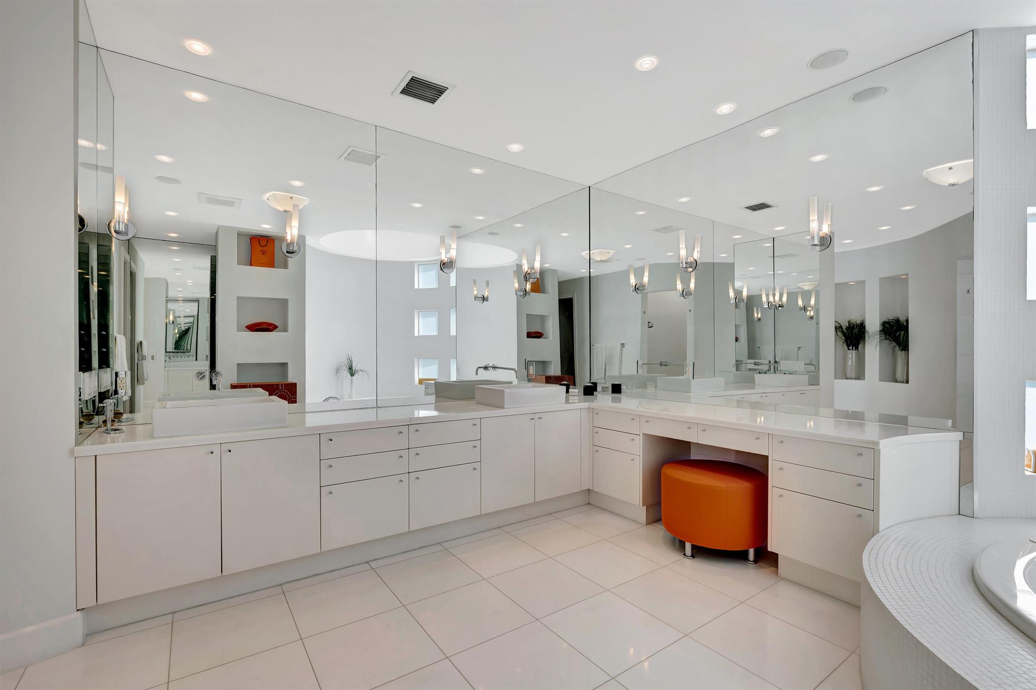 KINGS COURT - Residential