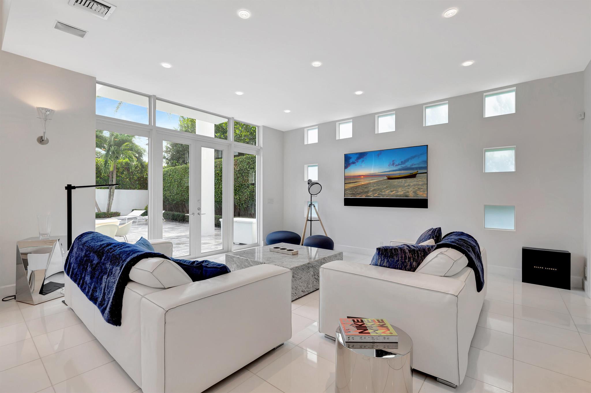 KINGS COURT - Residential