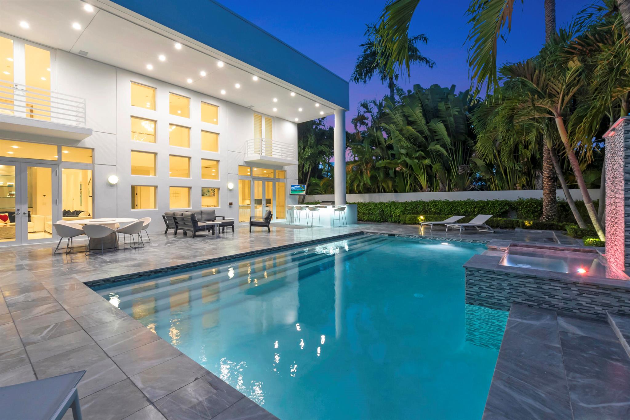 KINGS COURT - Residential