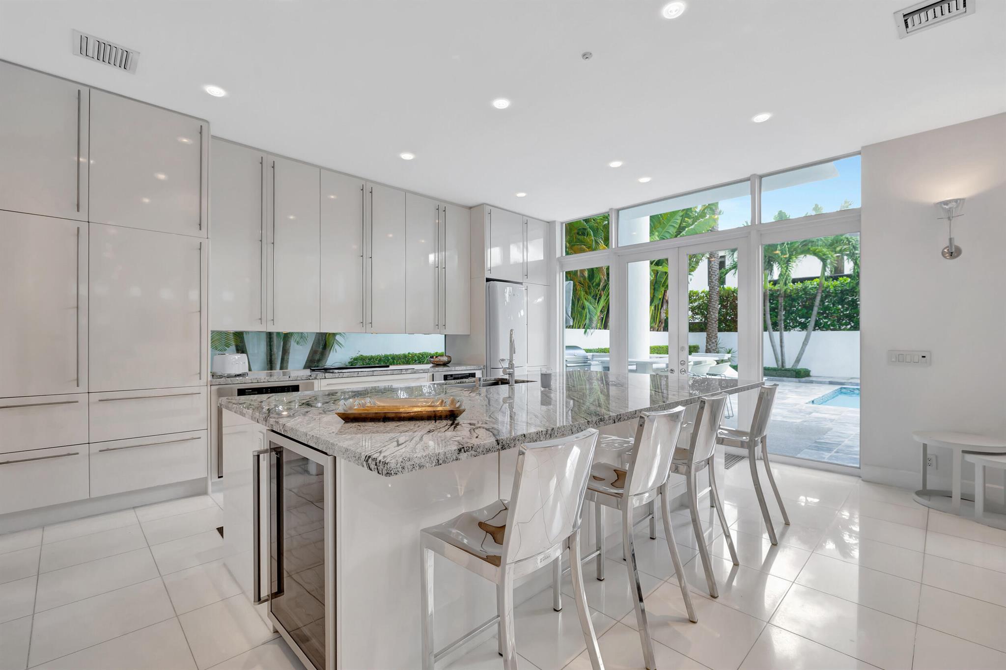 KINGS COURT - Residential