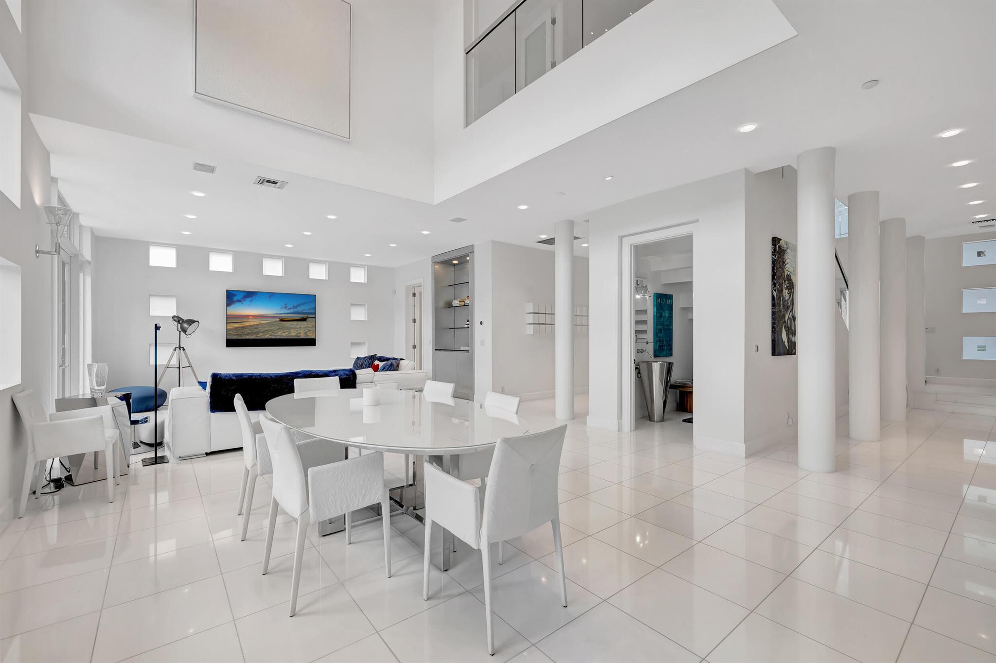 KINGS COURT - Residential