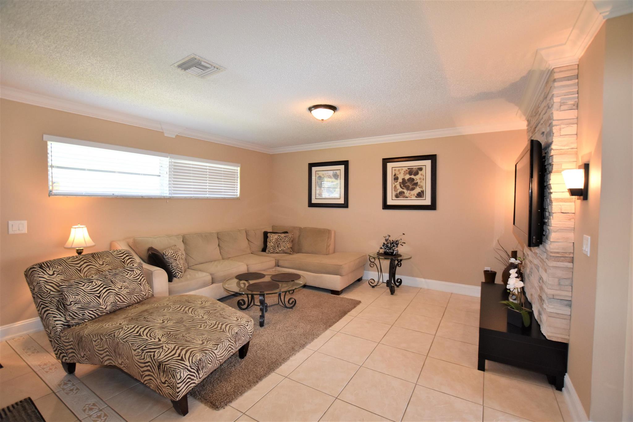 PINECREST CONDO - Residential Lease