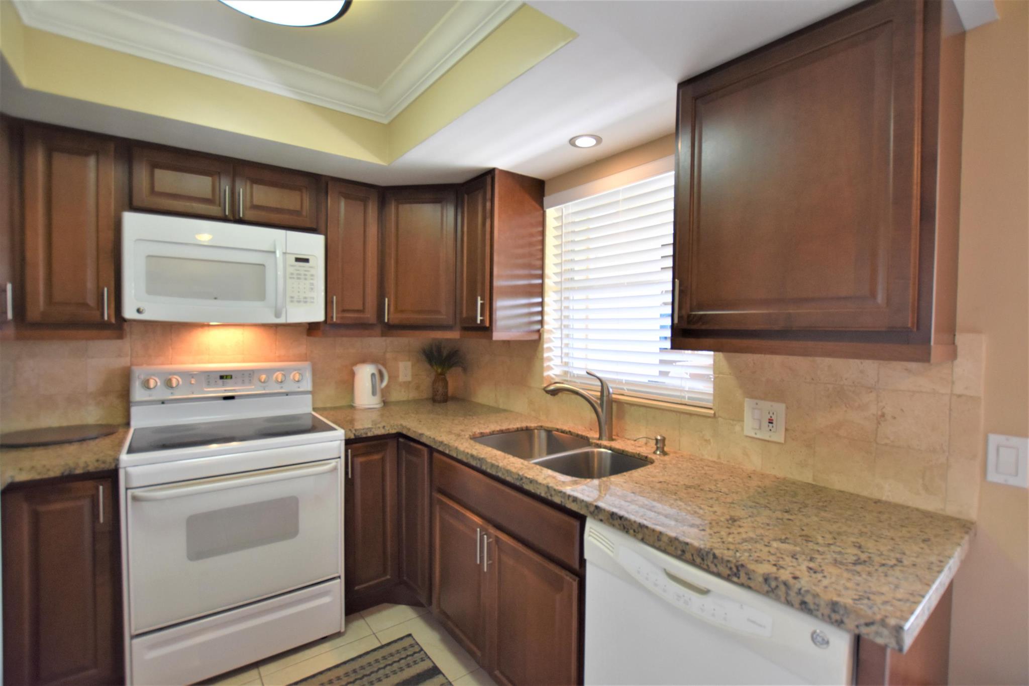 PINECREST CONDO - Residential Lease