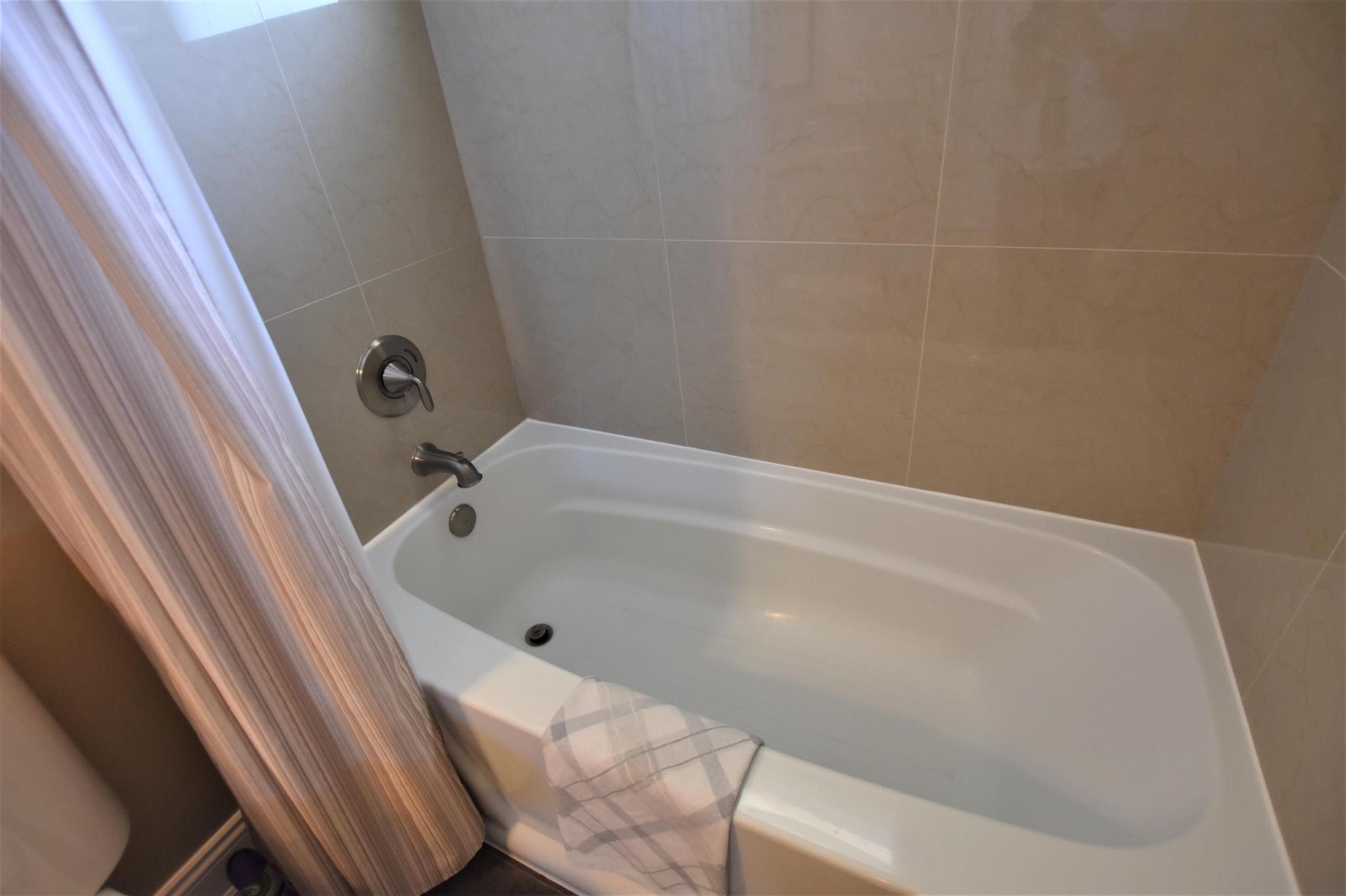 PINECREST CONDO - Residential Lease