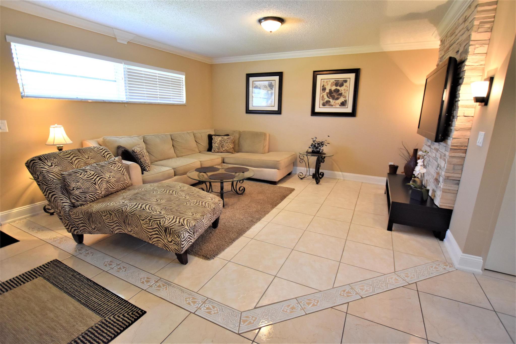 PINECREST CONDO - Residential Lease