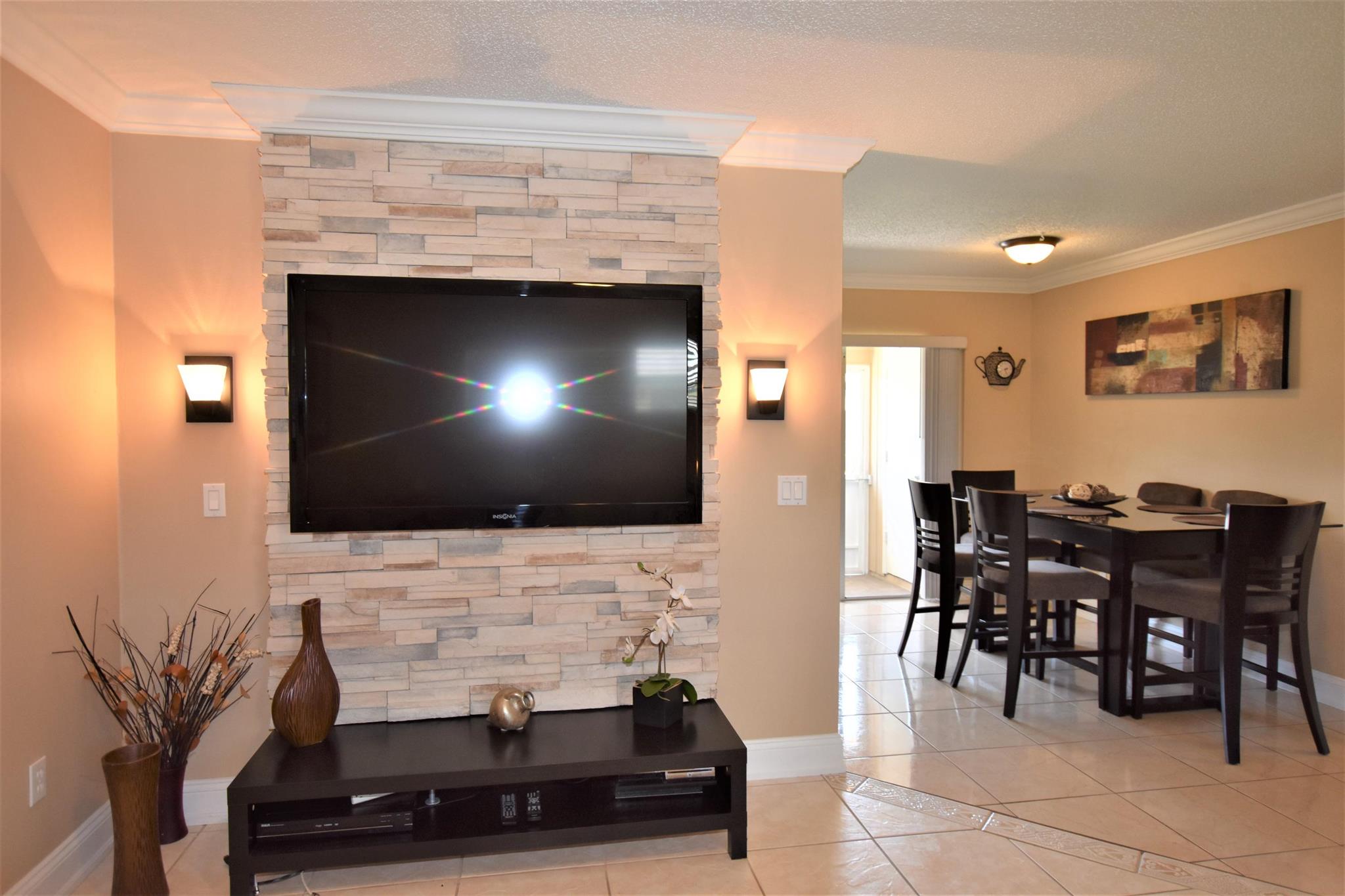 PINECREST CONDO - Residential Lease