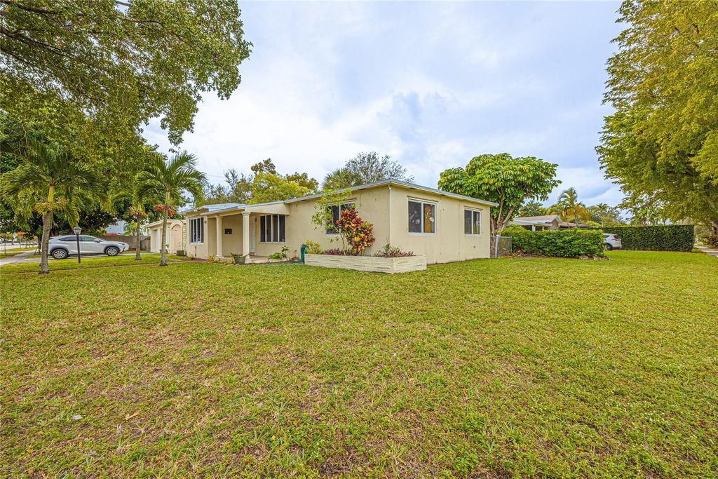 Photo of 5602 Jefferson Street, Hollywood, FL 33023 (MLS # F10549271)