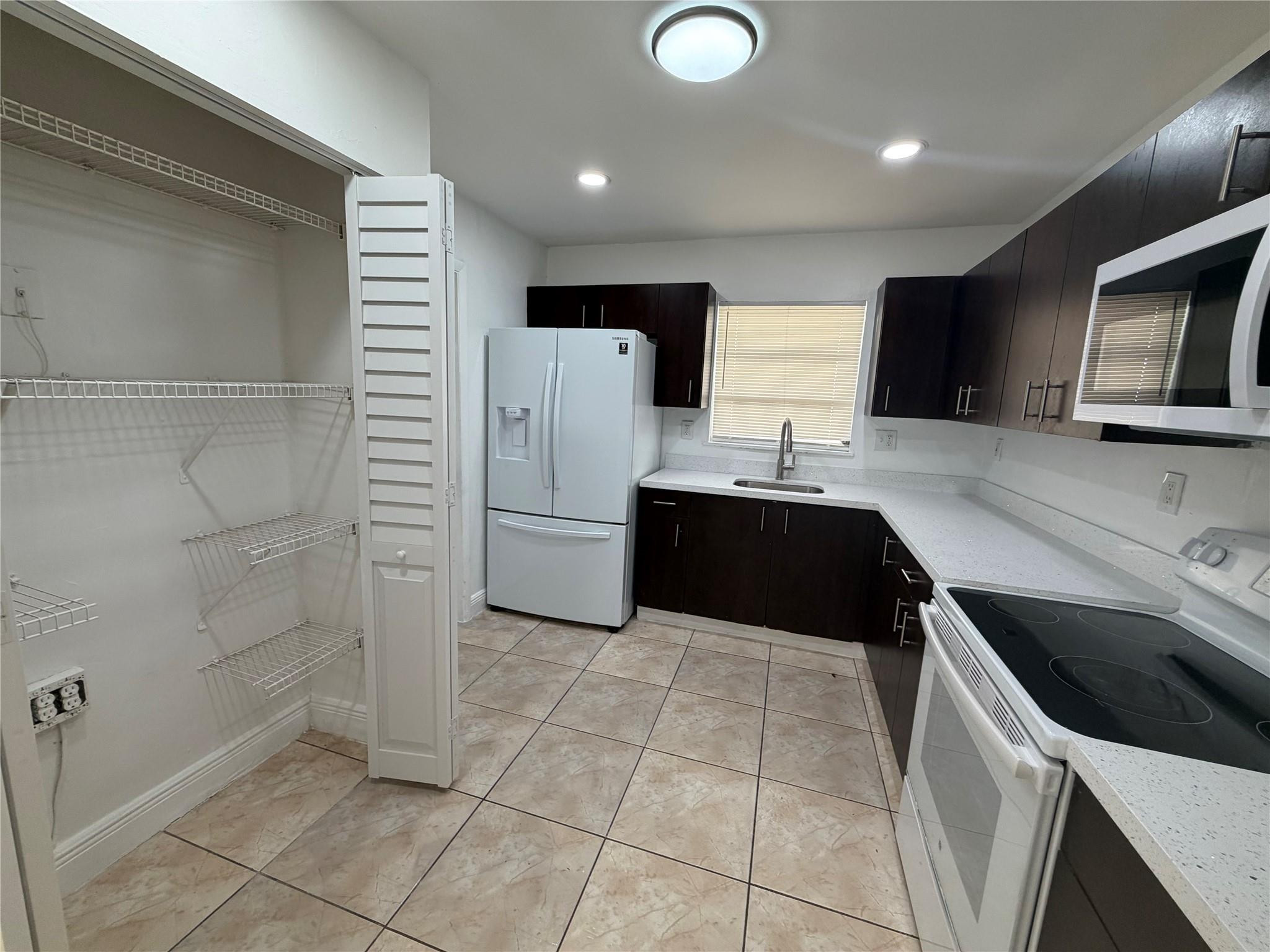 Town Of Modelo Dania B-49 - Residential