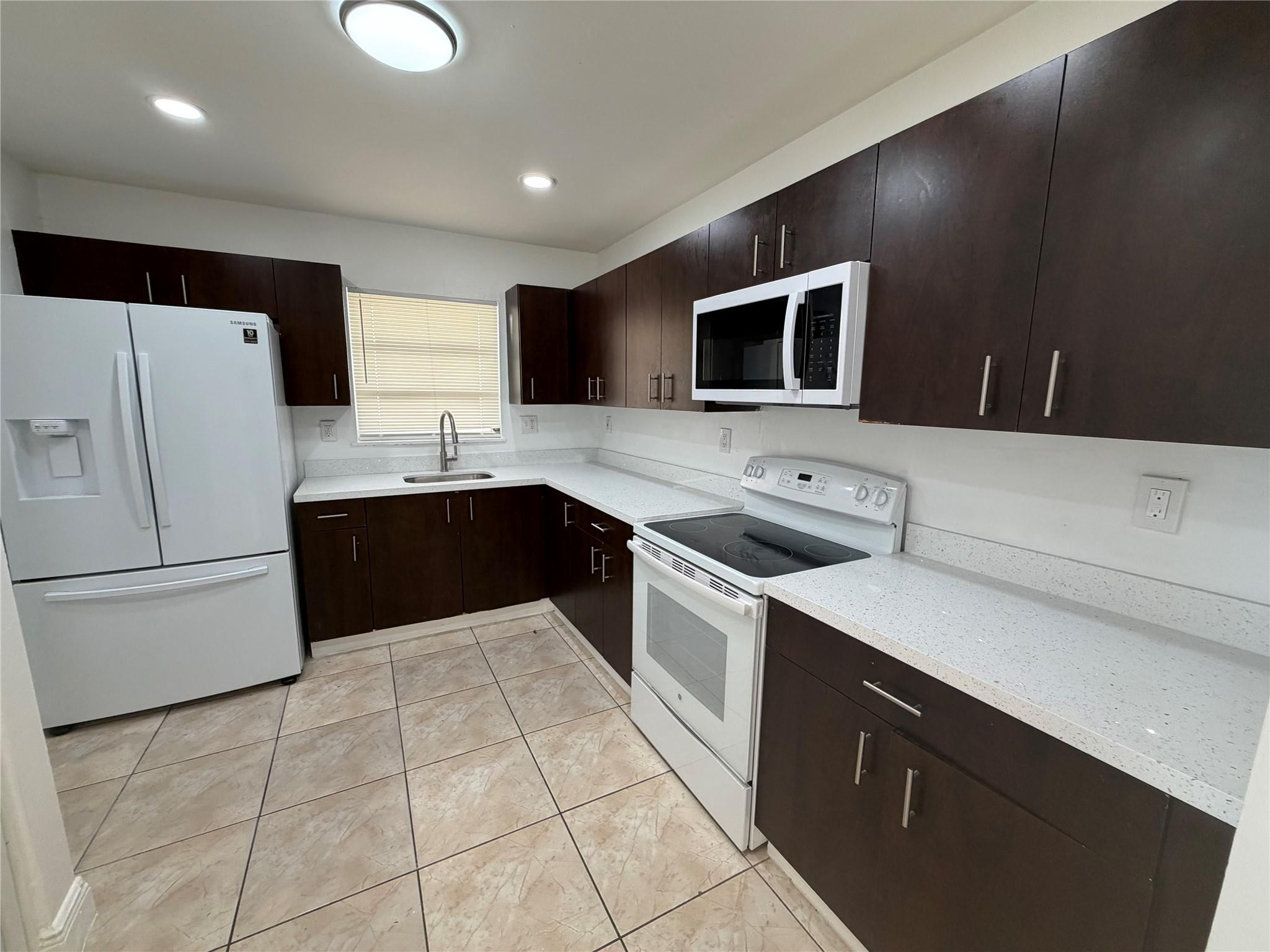 Town Of Modelo Dania B-49 - Residential