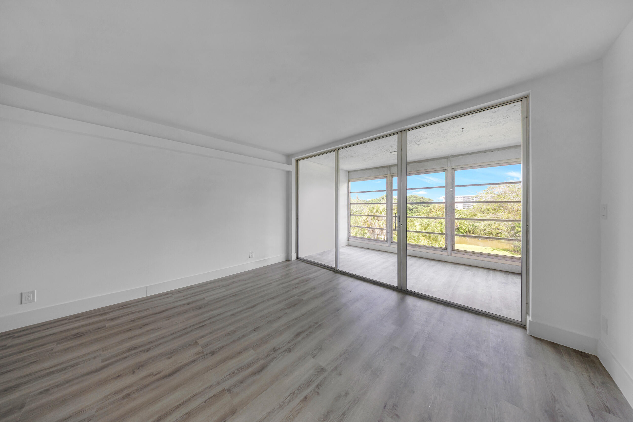 NO 35 PALM-AIRE COUNTRY CLUB - Residential Lease