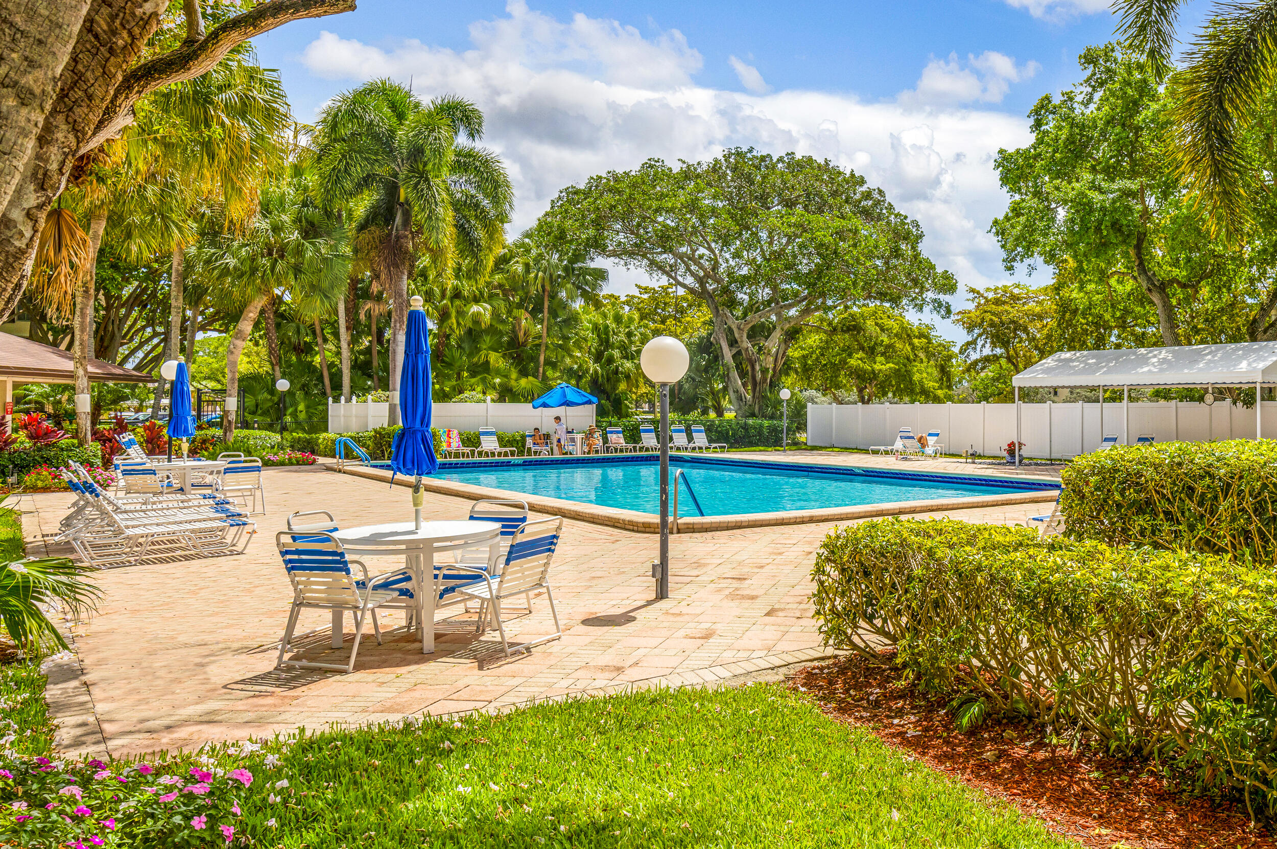 NO 35 PALM-AIRE COUNTRY CLUB - Residential Lease