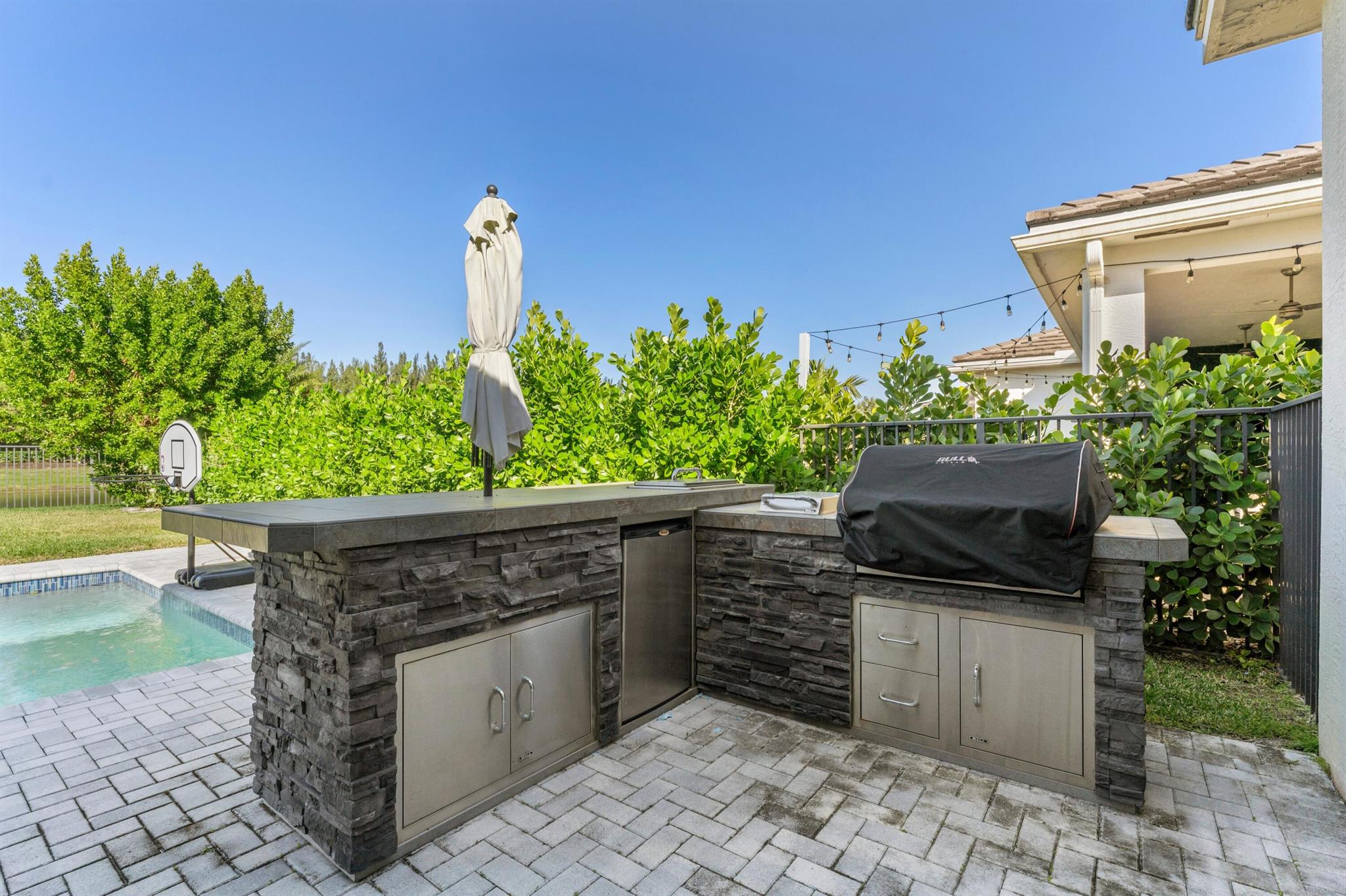 MEADOWS OF WESTLAKE - Residential Lease