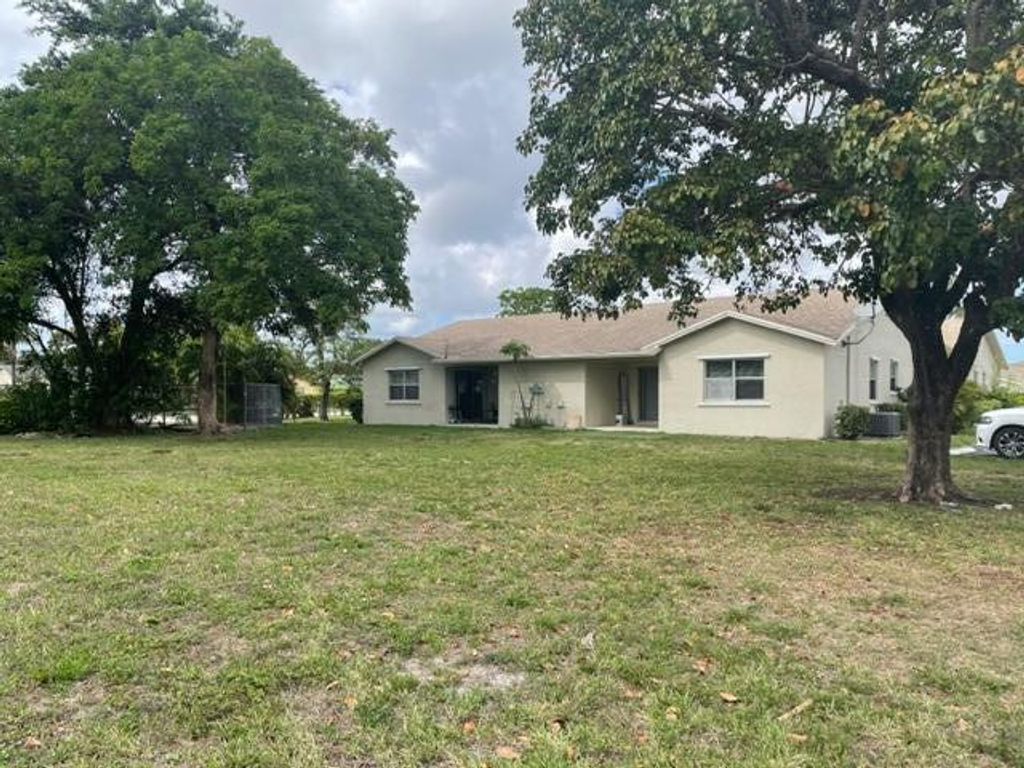 Photo of 22870 SW 13th Place #D, Boca Raton, FL 33428 (MLS # R11087005)