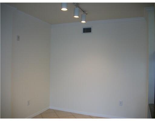 VILLAS AT EMERALD DUNES CONDO - Residential Lease