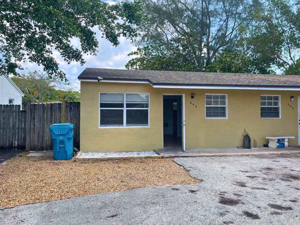 Photo of 243 SE 24th Avenue, Boynton Beach, FL 33435 (MLS # R10991344)