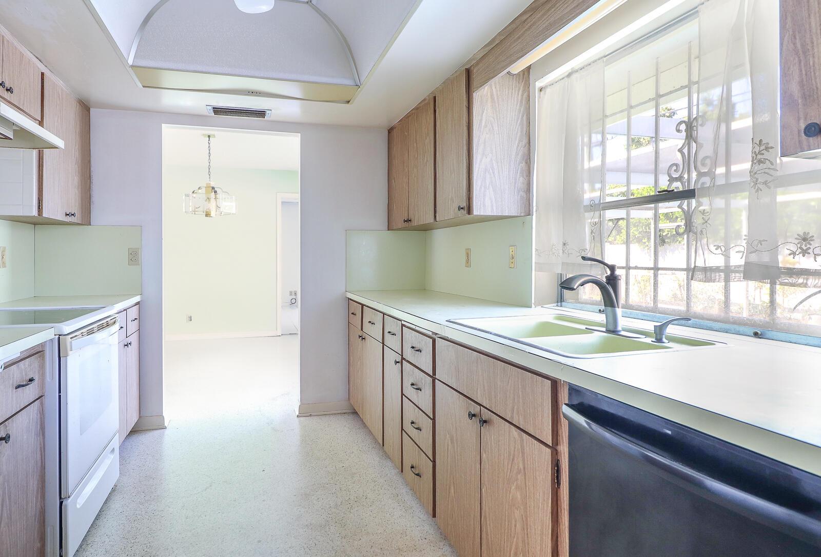 Yacht Harbor Manor - Residential