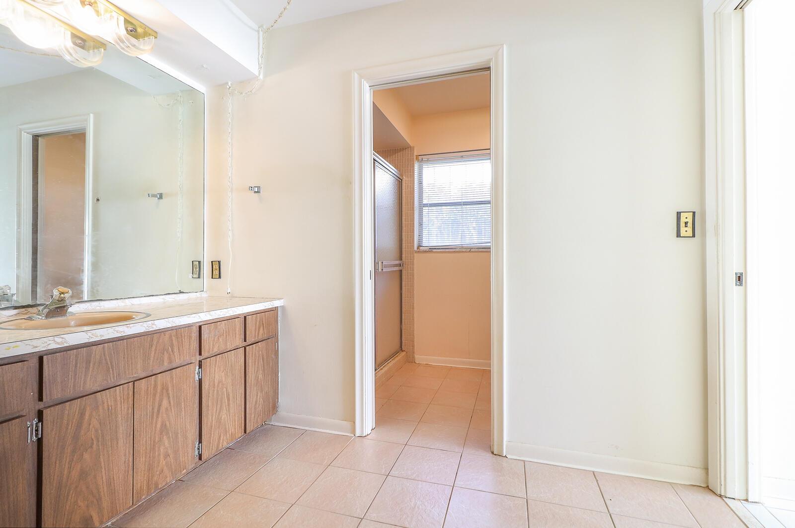 Yacht Harbor Manor - Residential