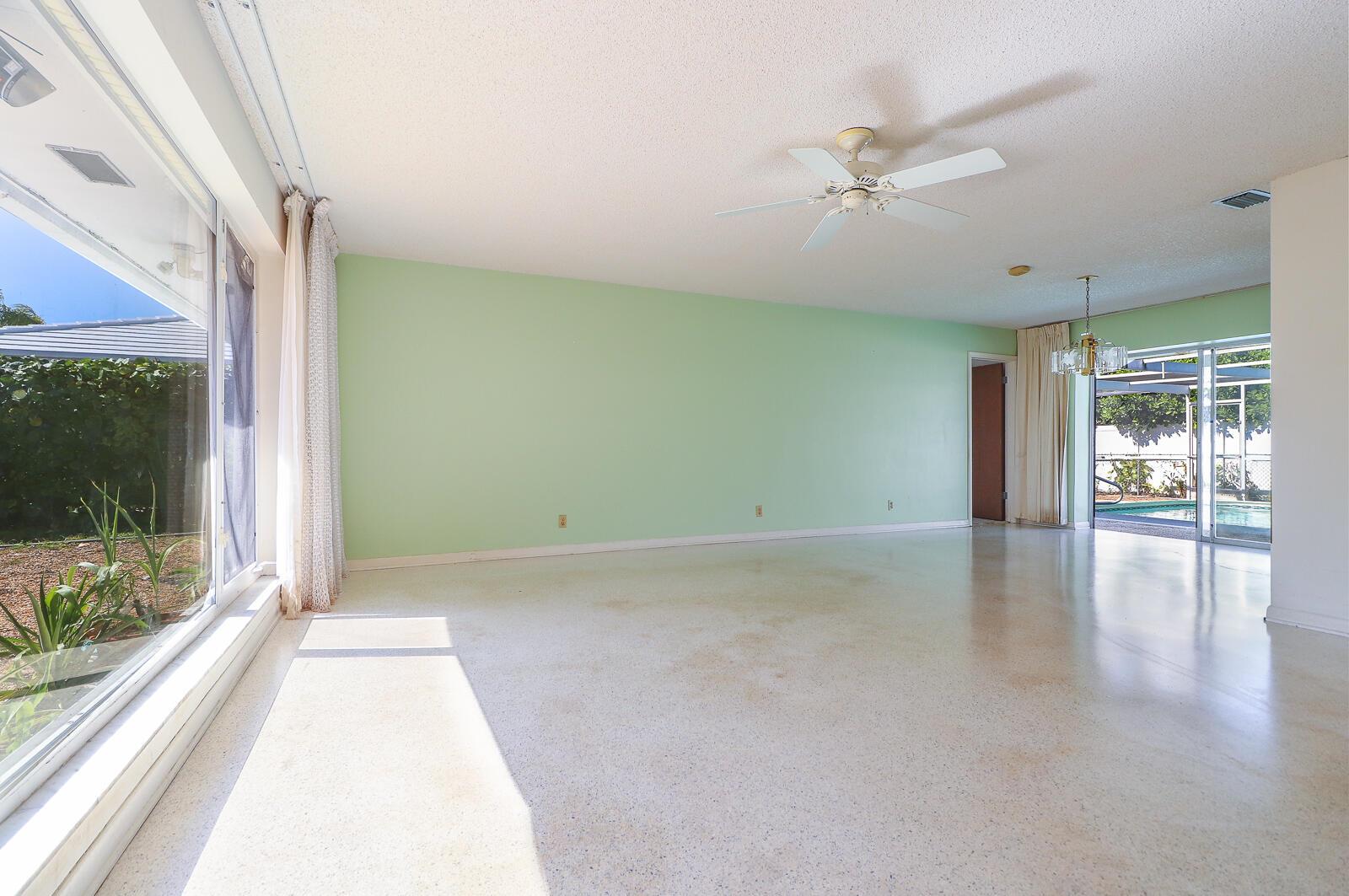 Yacht Harbor Manor - Residential