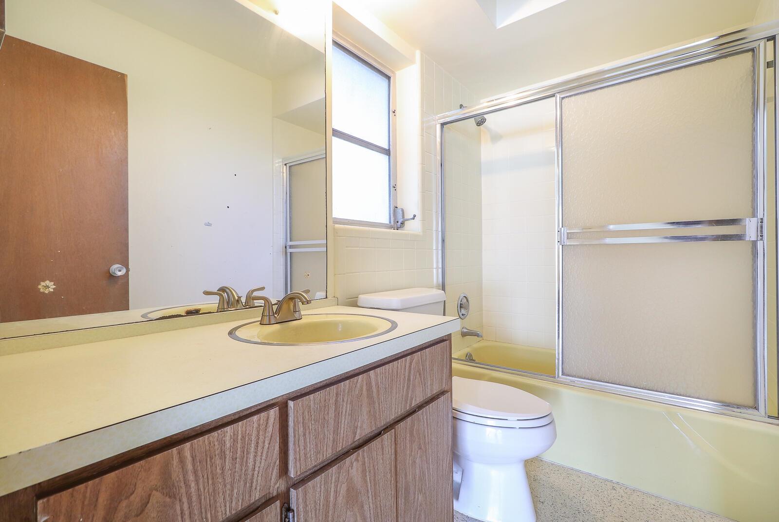 Yacht Harbor Manor - Residential