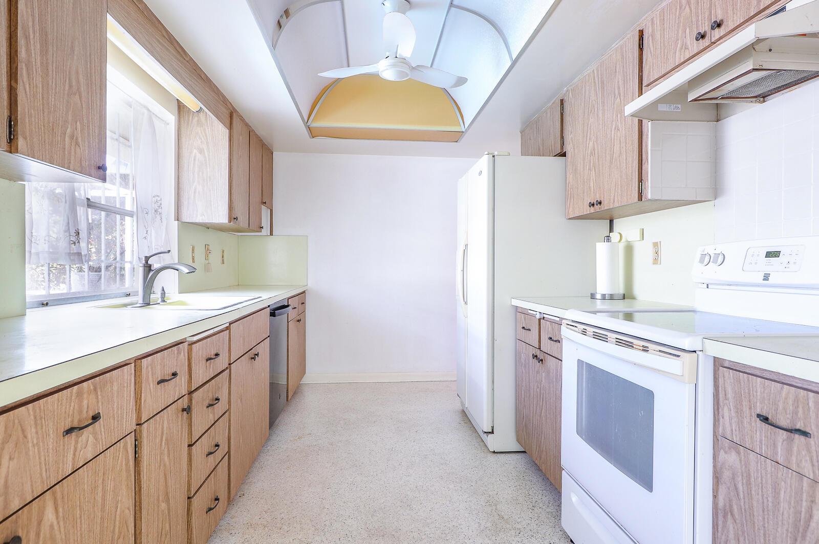 Yacht Harbor Manor - Residential