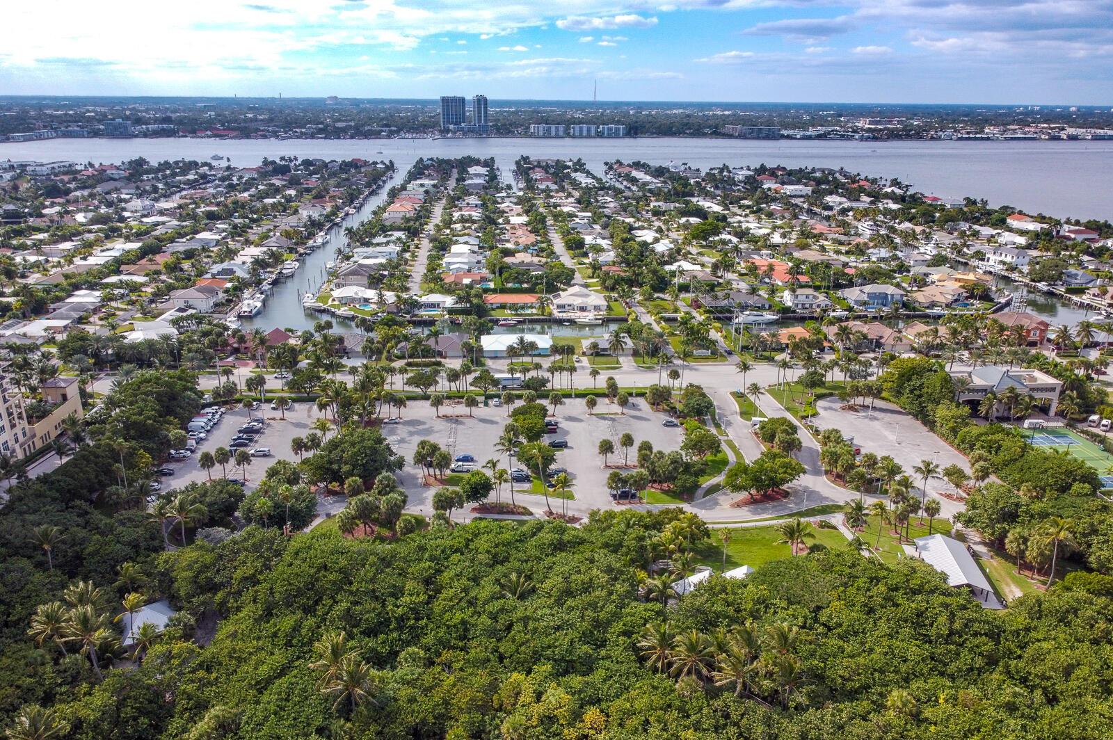 Yacht Harbor Manor - Residential