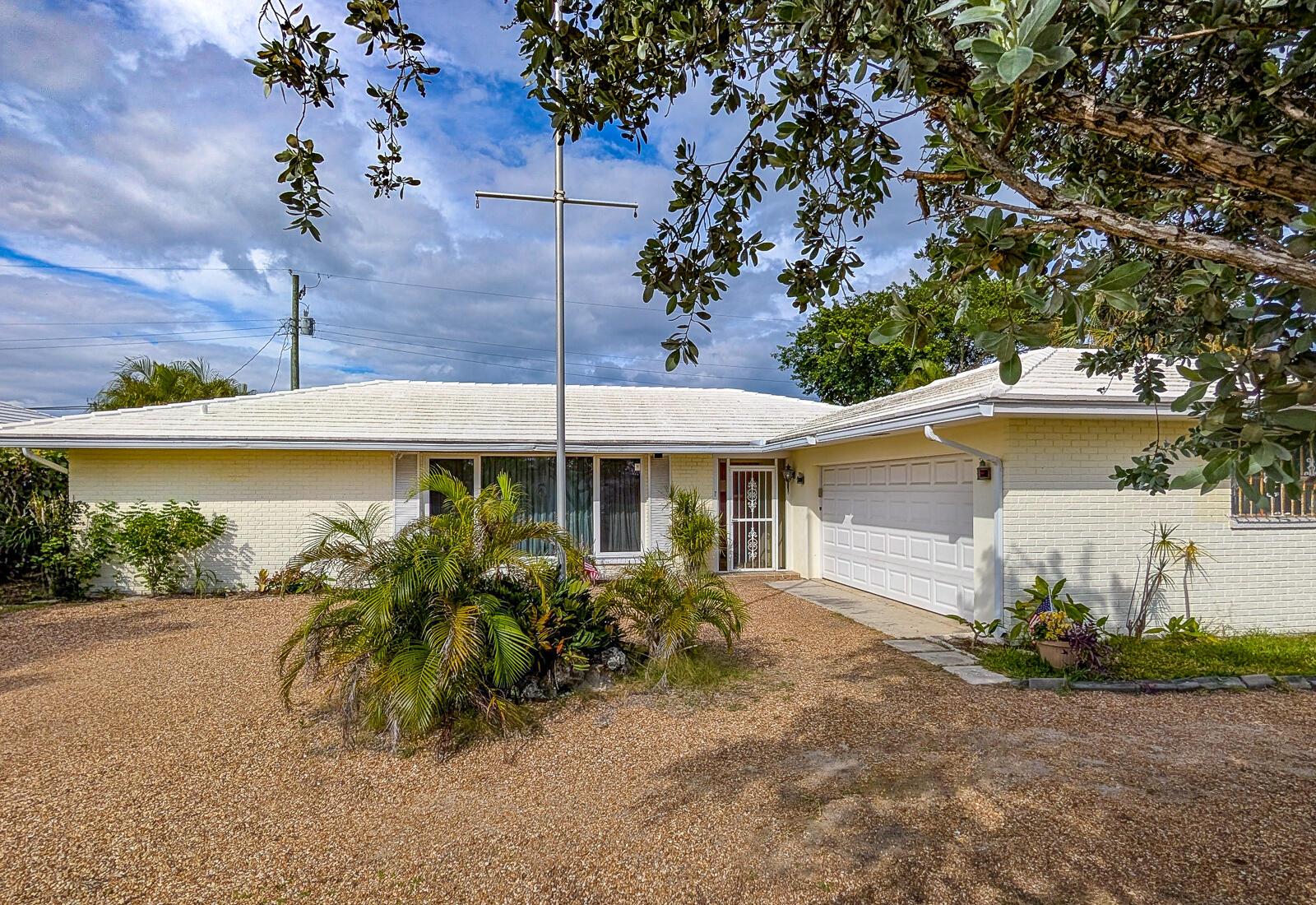 Yacht Harbor Manor - Residential