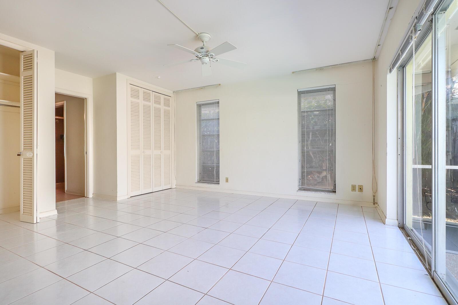 Yacht Harbor Manor - Residential